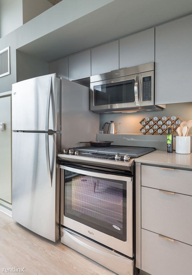 2733 W Belden Ave - Photo 2 of 15