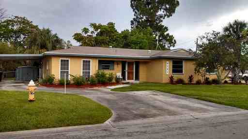 4751 West Dr - Photo 2 of 10