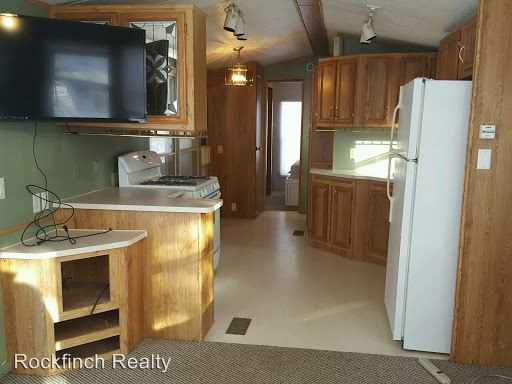 15188 White Creek Ave NE - Photo 2 of 3