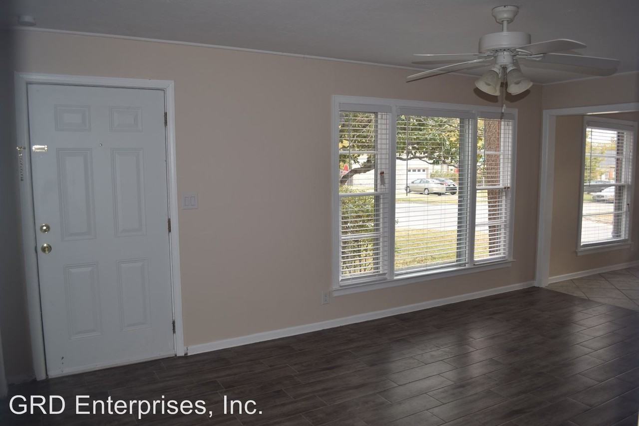 3300 NW 43rd St - Photo 3 of 5