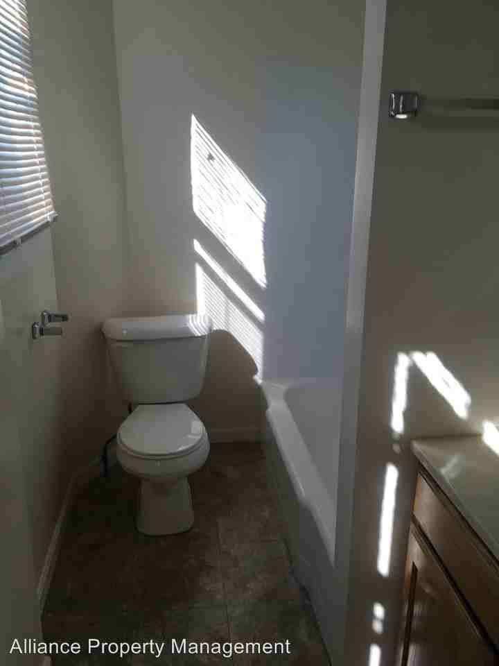 915 High St - Photo 2 of 5