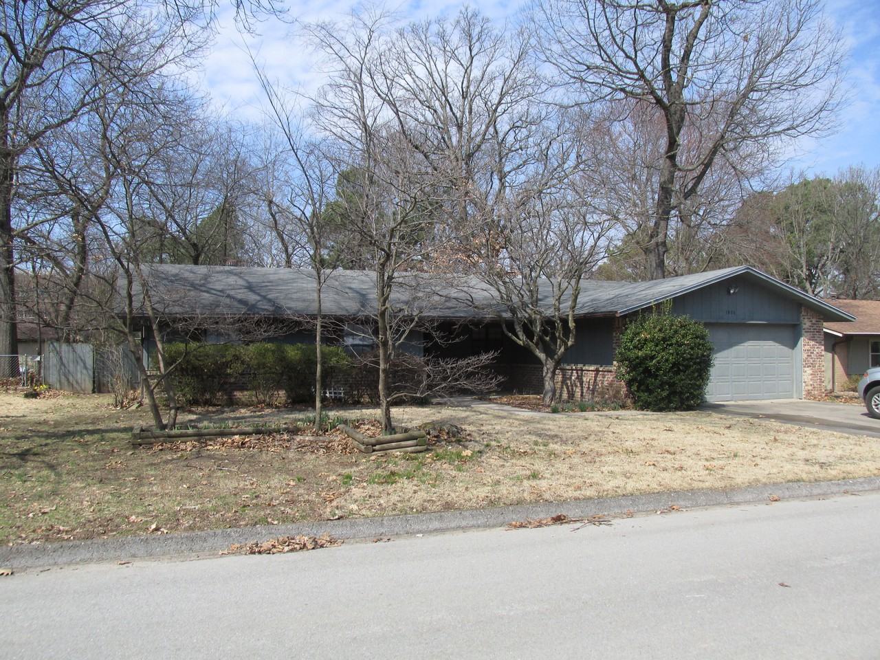 1006 N Raven Rd - Photo 2 of 8