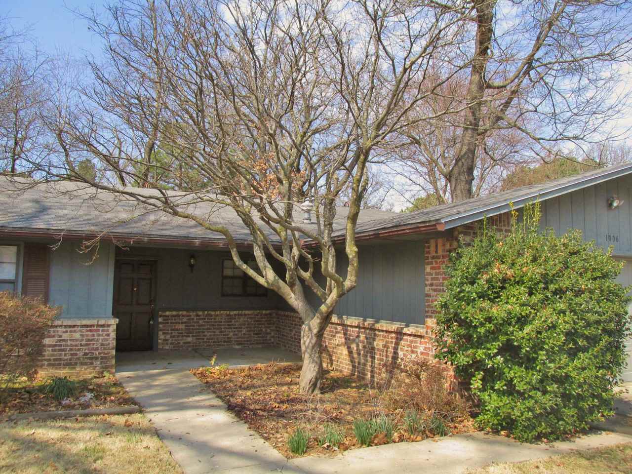 1006 N Raven Rd - Photo 3 of 8