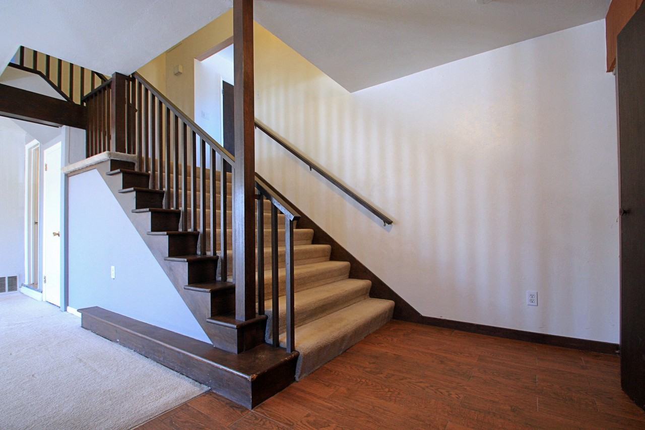 1061 S Arbutus St - Photo 2 of 8