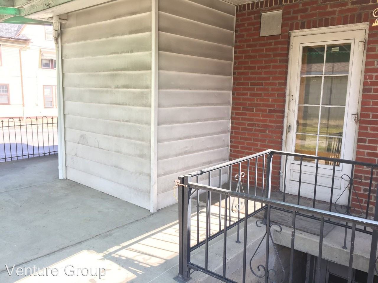 700 W Water St - Photo 3 of 28