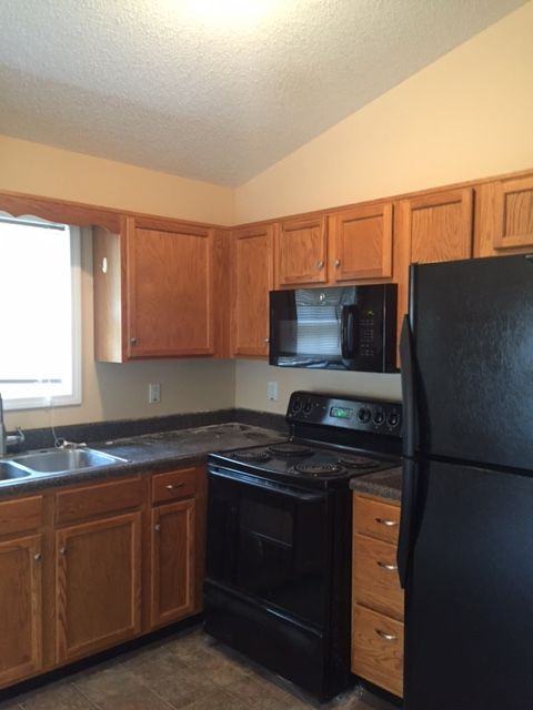 221 Remington Court - Photo 2 of 5