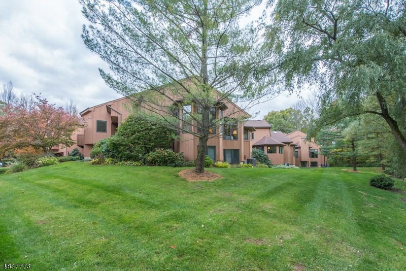 12 Sherwood Dr - Photo 3 of 23