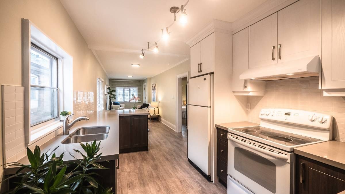 128 Lambton Avenue - Photo 3 of 12