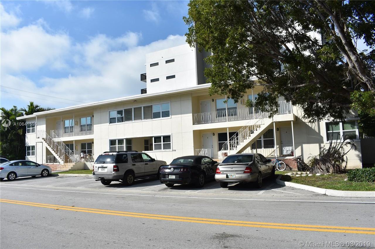 9720 Bay Harbor Terrace - Photo 2 of 8