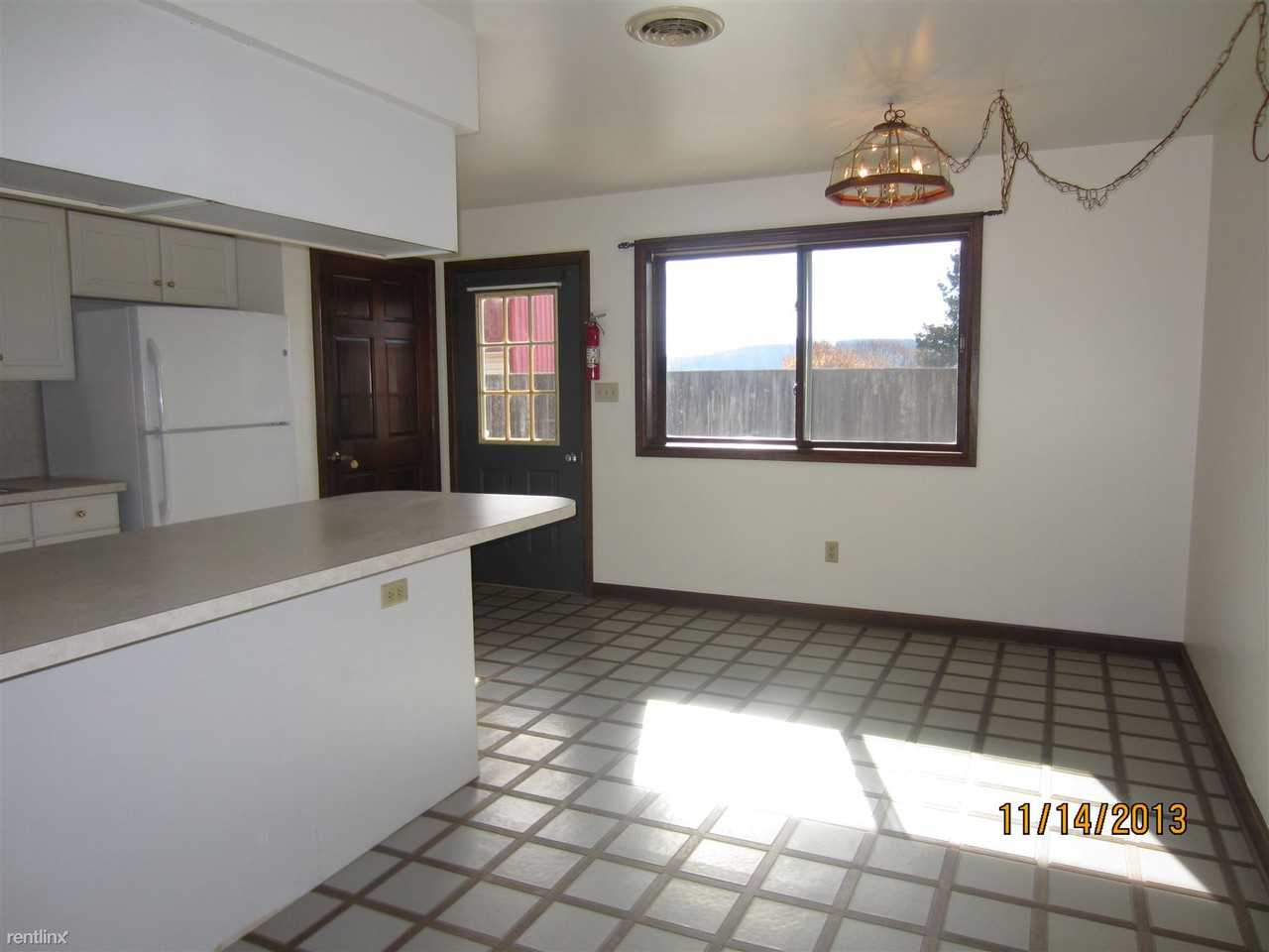 201 Fidler Ave - Photo 2 of 8