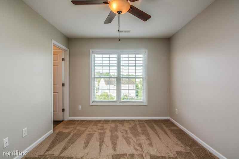 650 Ganyard Farm Way - Photo 2 of 8