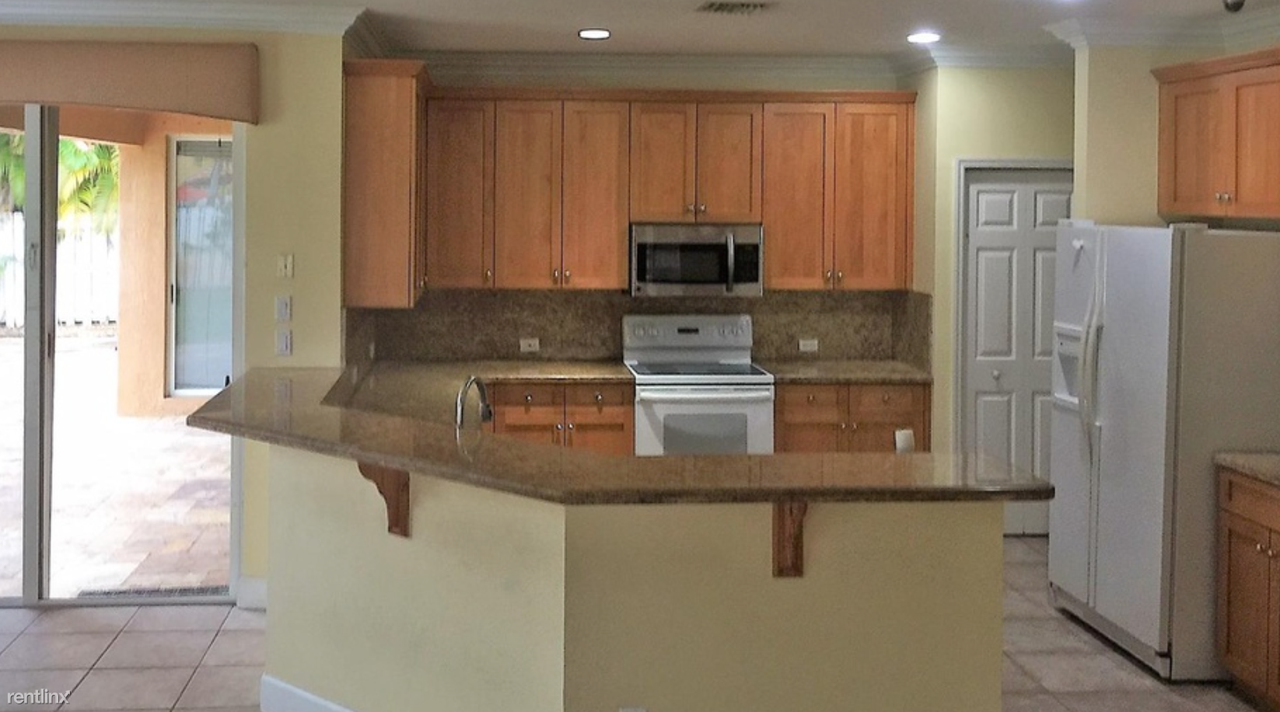 14510 SW 37th St - Photo 3 of 6