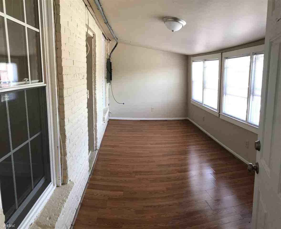 202 W Main St - Photo 2 of 6