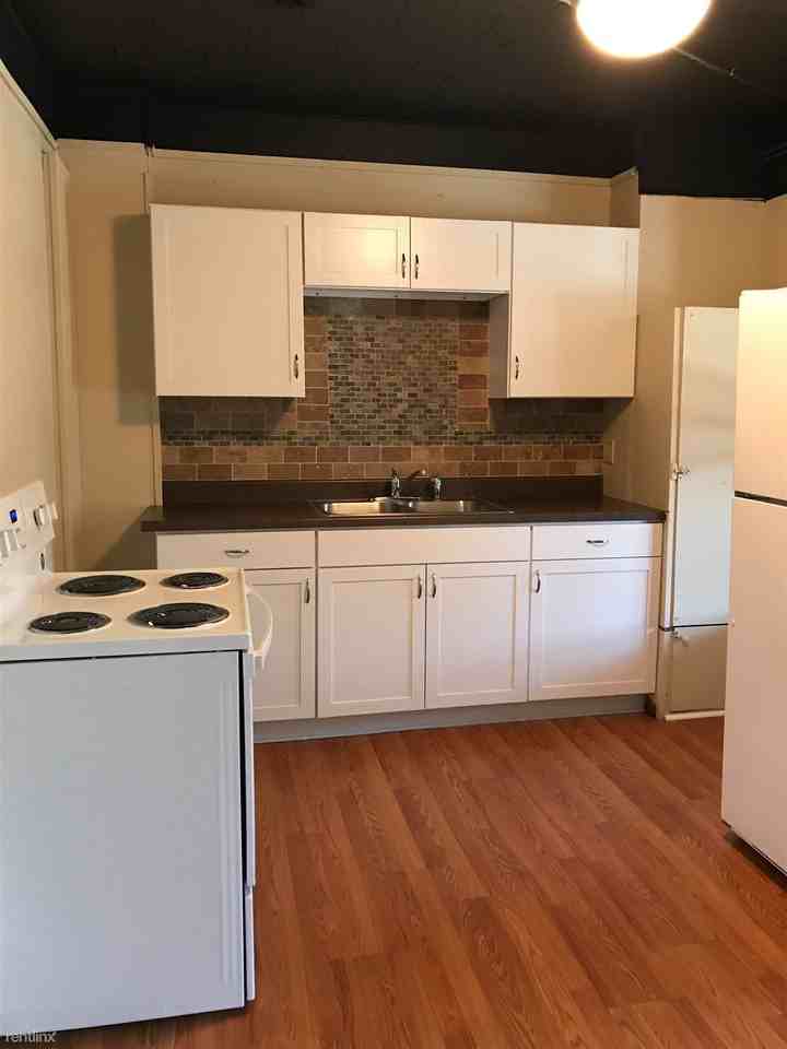 202 W Main St - Photo 3 of 6