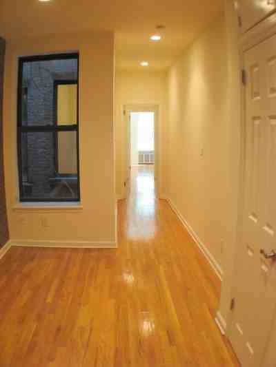E 81st St