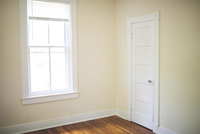 2008 Walker St - Photo 3 of 25