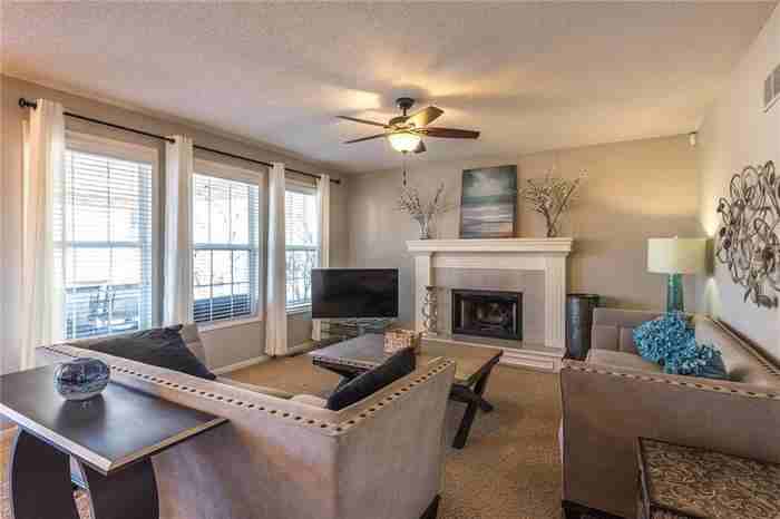 9718 Prairie Creek Rd - Photo 2 of 9