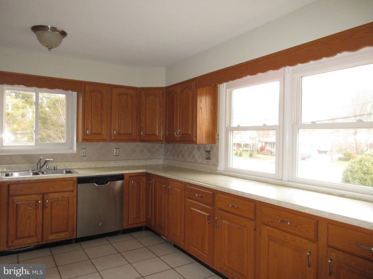 8322 Fort Hunt Rd - Photo 3 of 18