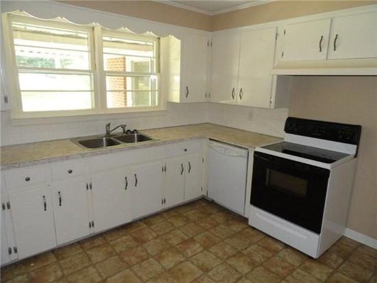 1110 Delmar Ave - Photo 3 of 4