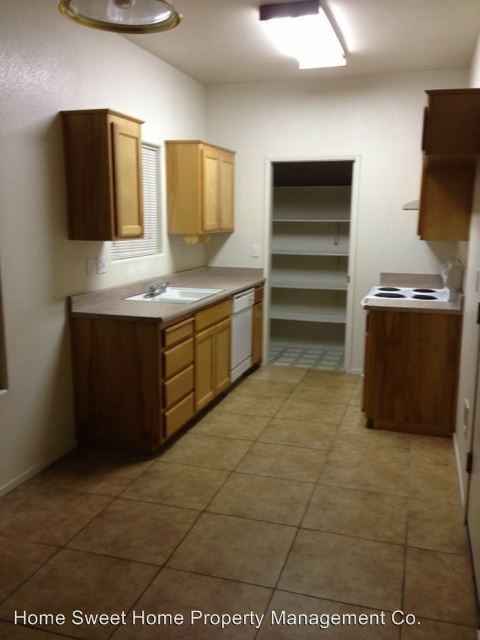 2159 McIntyre St - Photo 3 of 23