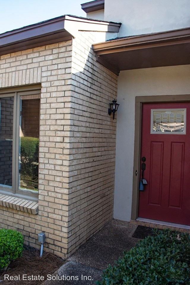 34 Park Crest Pl - Photo 2 of 13