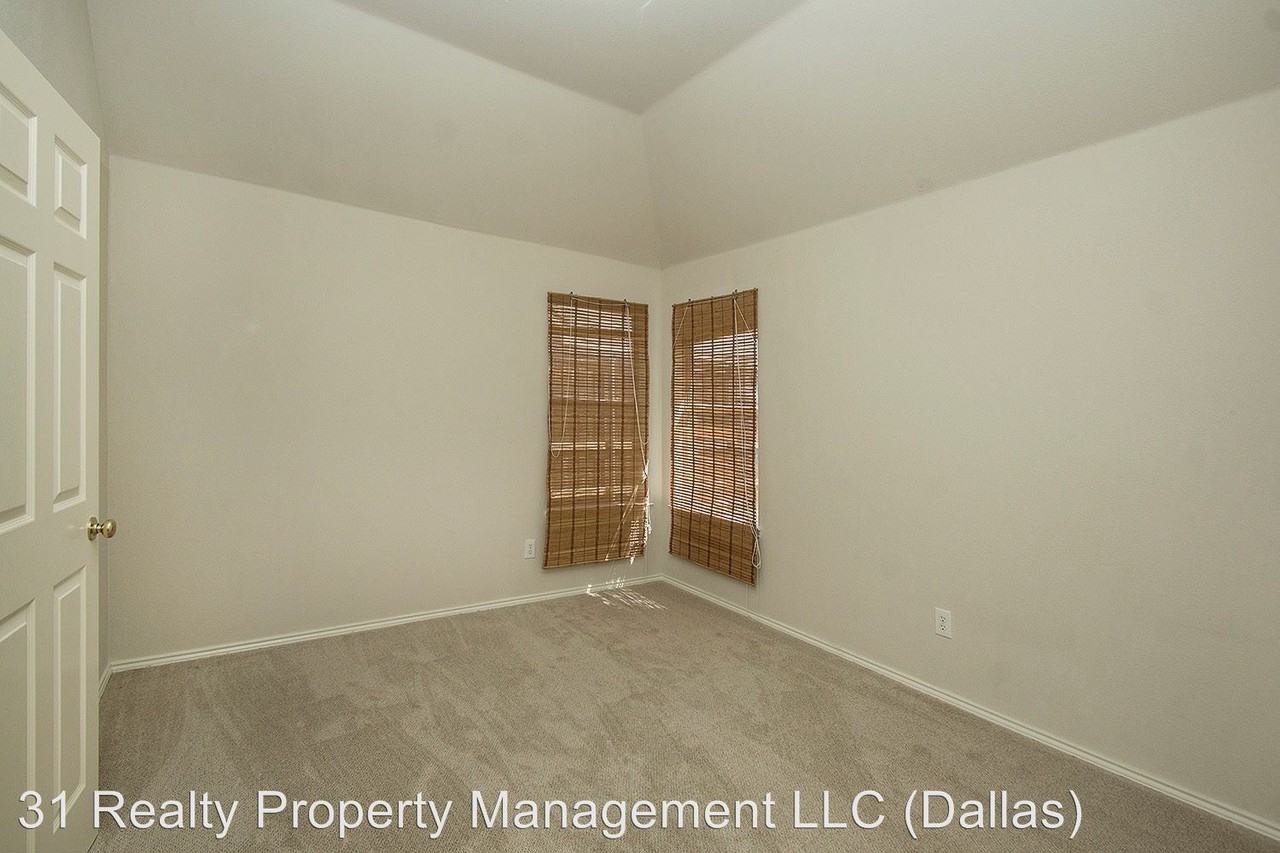 3404 Bluegrass Dr - Photo 3 of 5