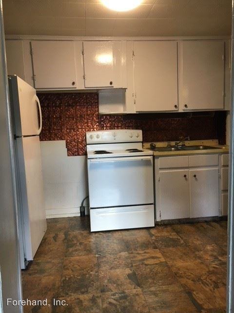 1710 Broadway Ave - Photo 2 of 7