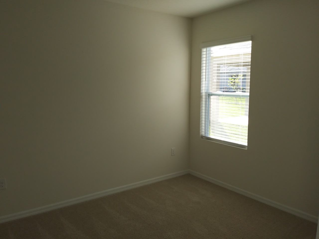 136 Fall Glo Rd - Photo 2 of 4