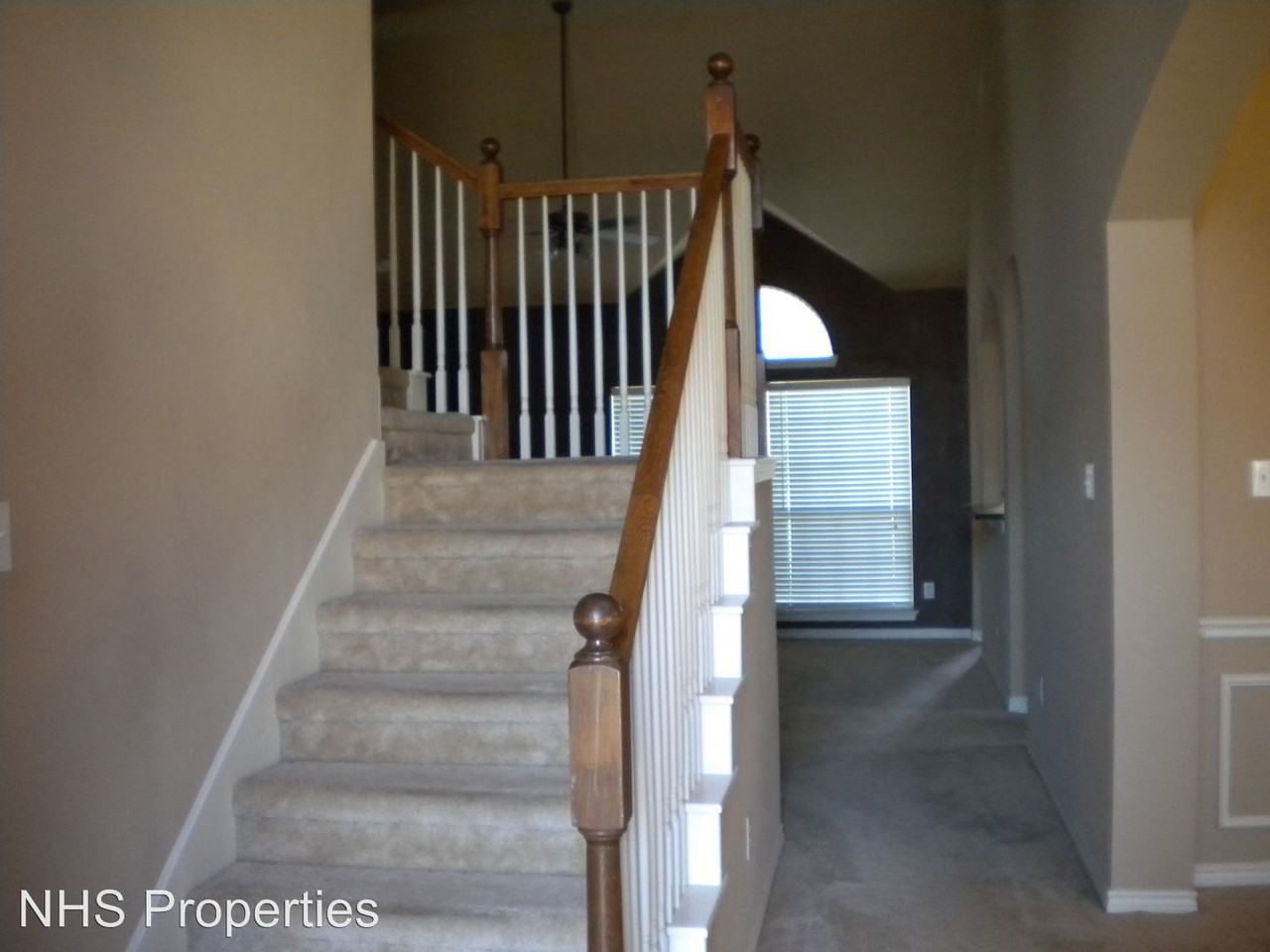 308 High Desert Dr - Photo 2 of 8
