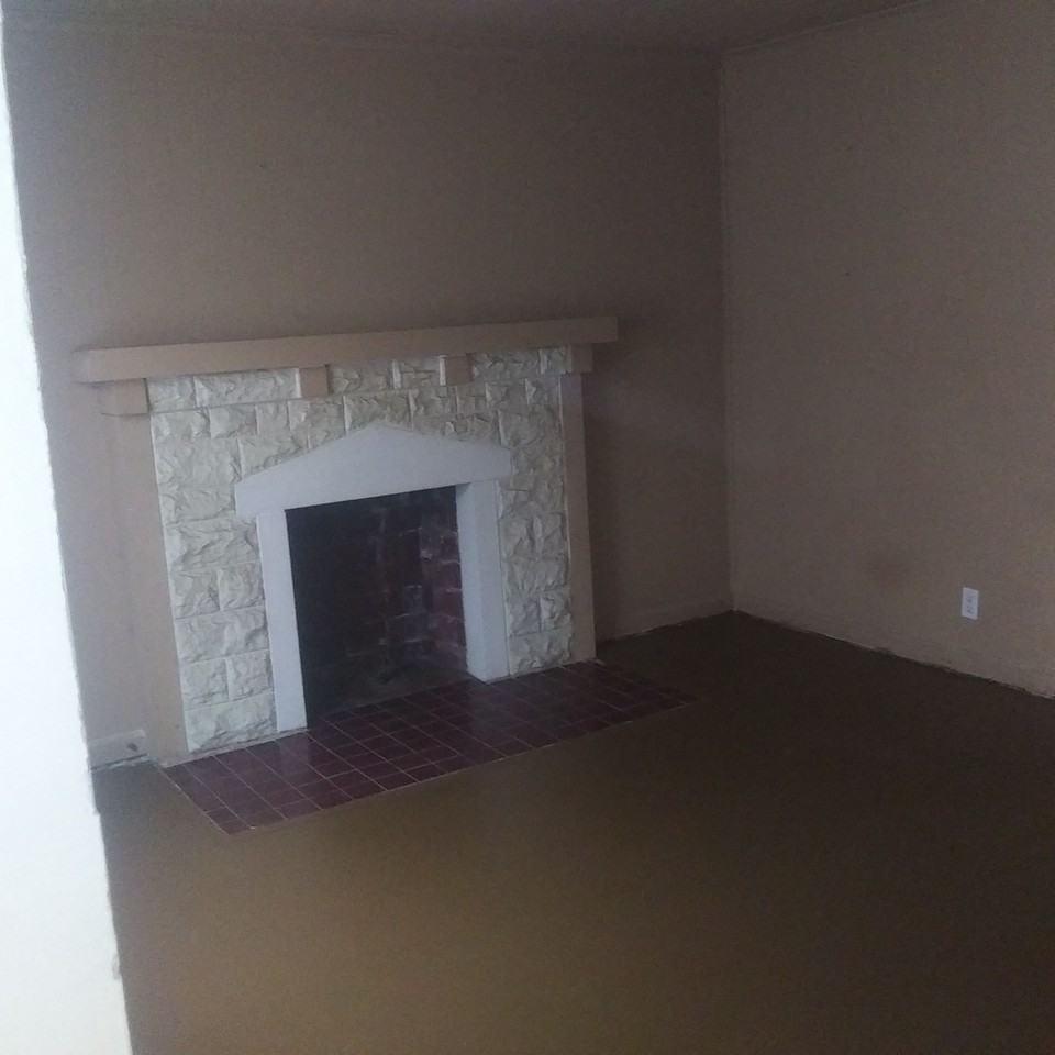 2102 Denver St - Photo 2 of 2