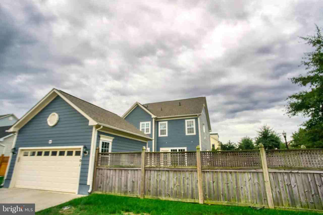 101 Henry Stoupe Way - Photo 2 of 9