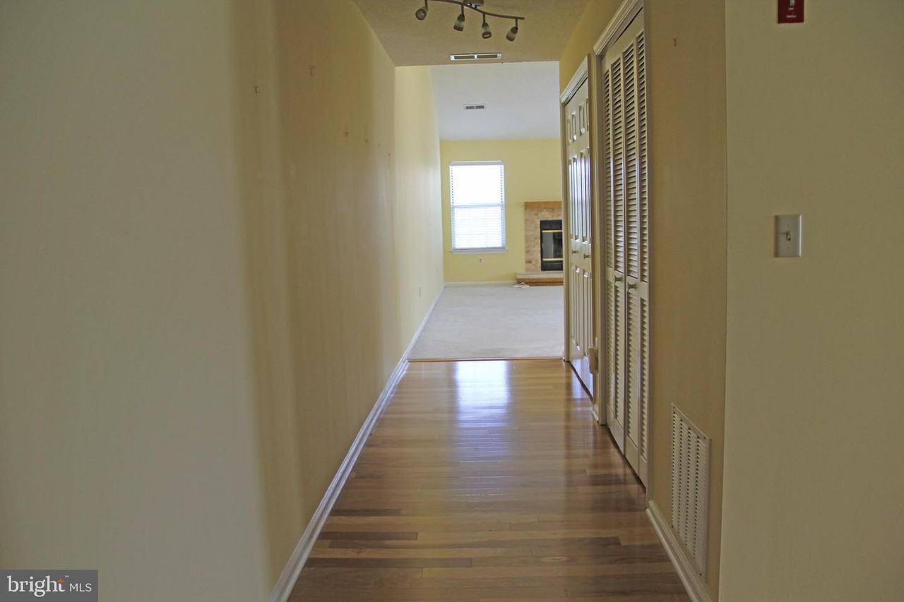 1103 Roundtree Pl - Photo 2 of 23