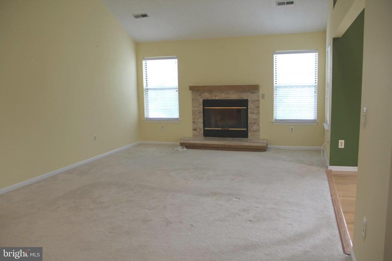 1103 Roundtree Pl - Photo 3 of 23