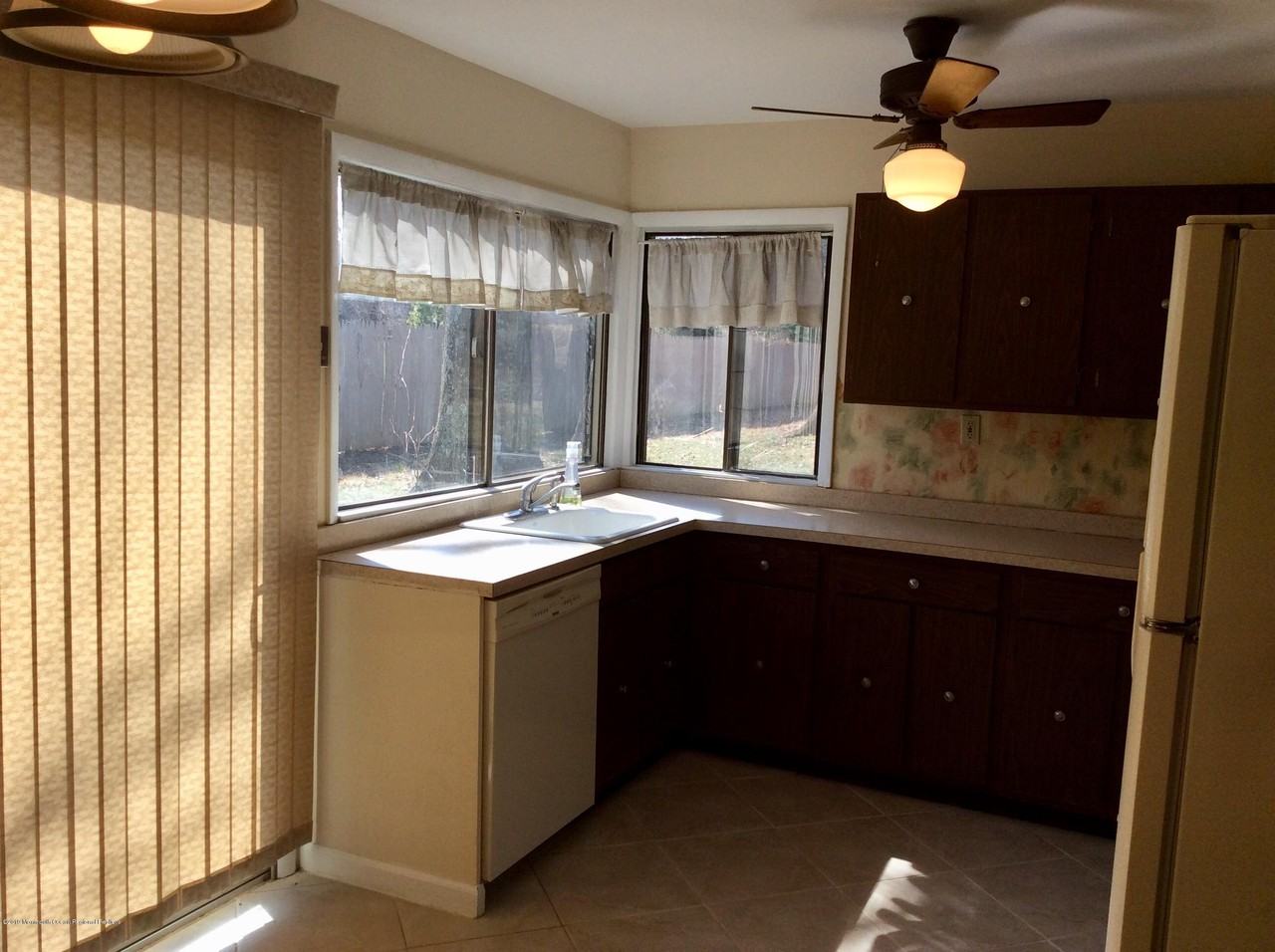 23 Lamb Ln - Photo 2 of 9