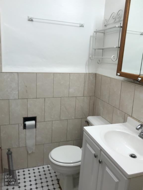 145-34 158th St - Photo 2 of 4