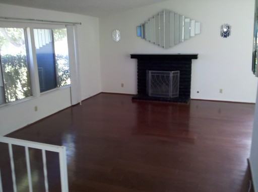 301 Broxton Ln - Photo 2 of 4