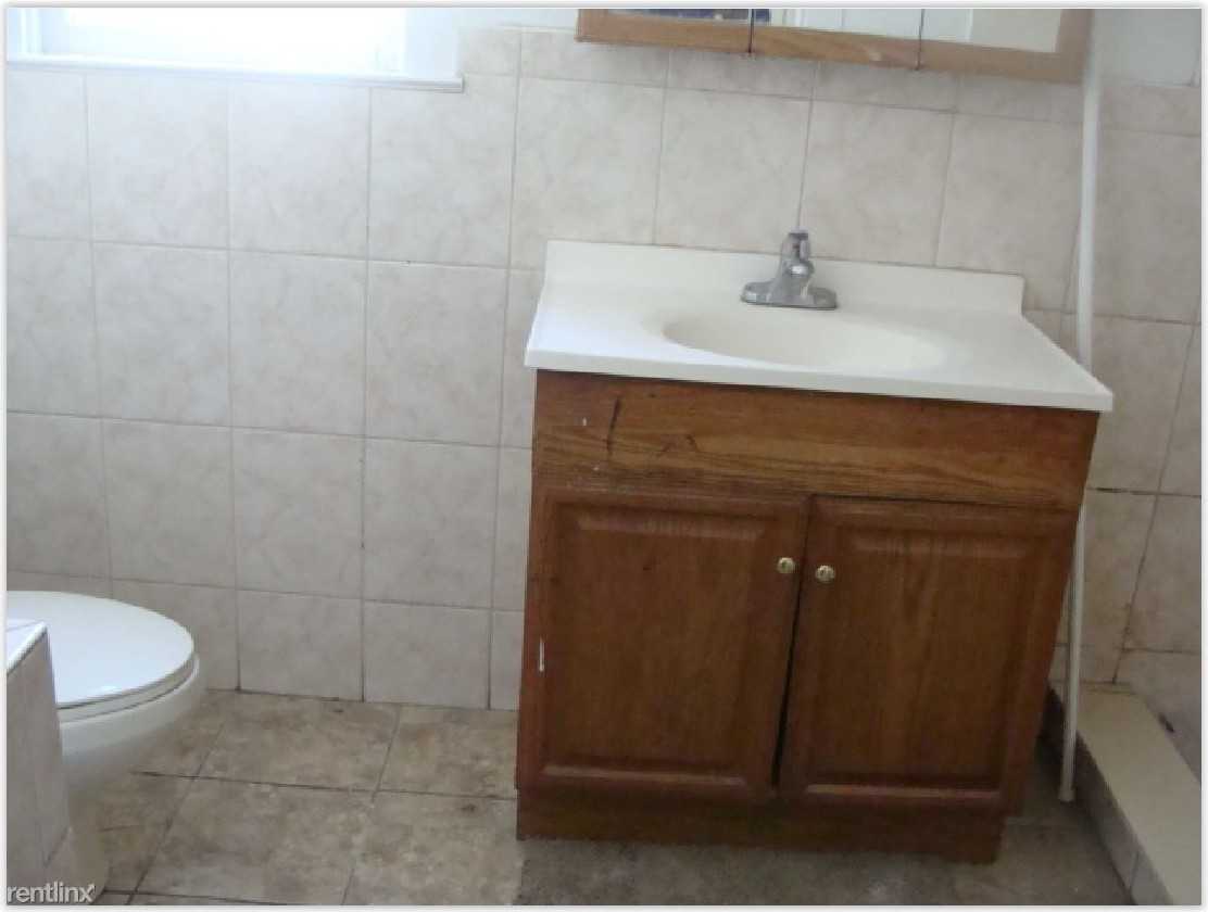 1812 Ames St - Photo 3 of 7
