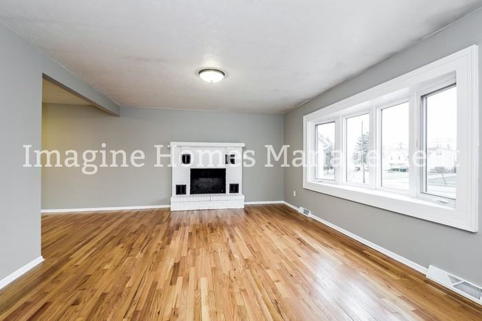 9392 Fairfield Dr - Photo 3 of 14