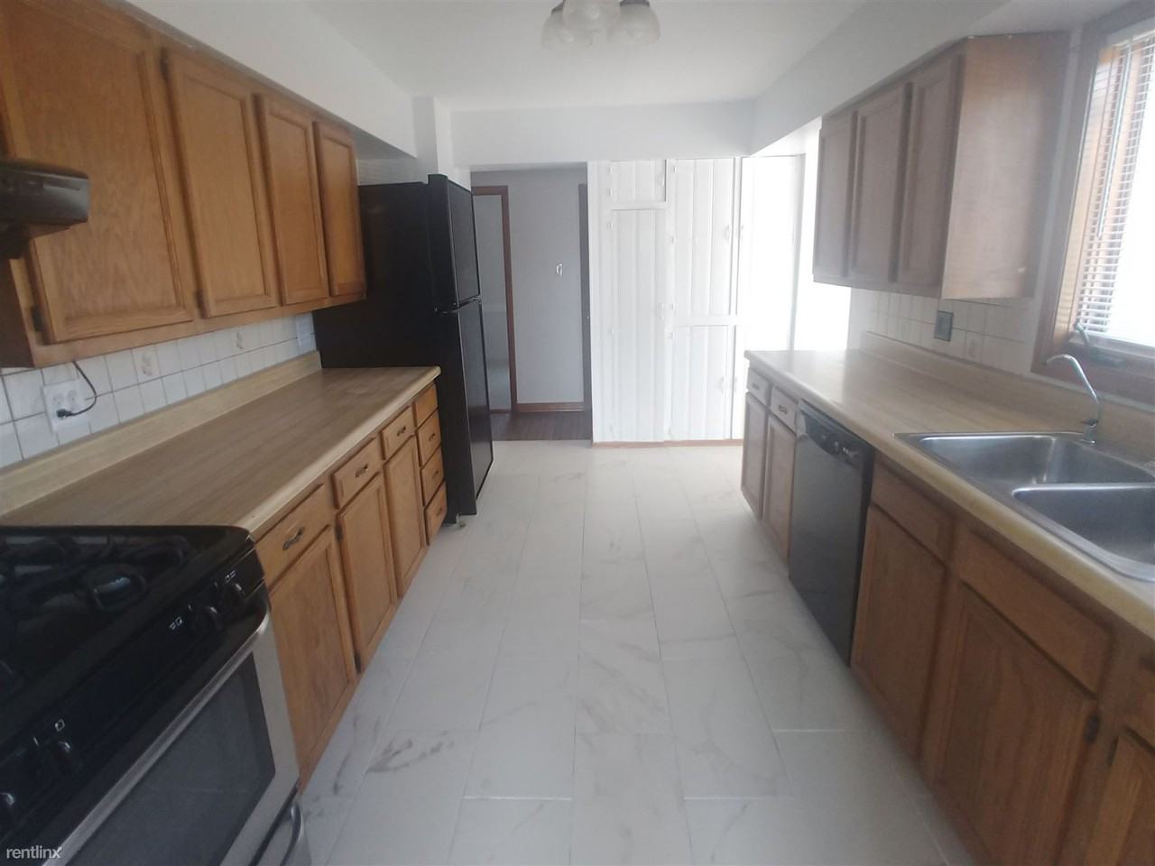 37924 N Watts Ave - Photo 3 of 8