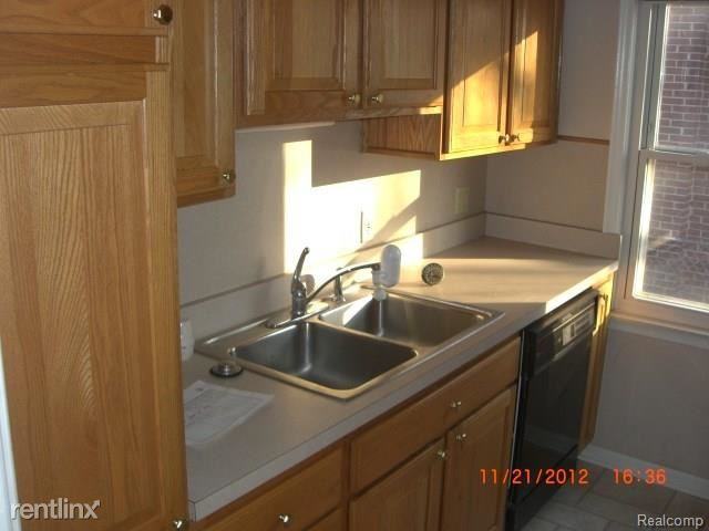 11364 Royal Grand - Photo 3 of 9