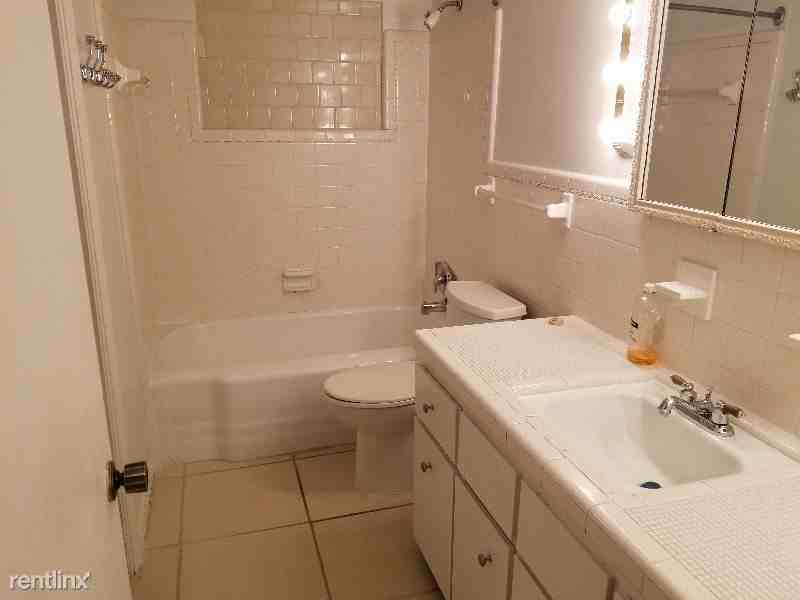 512 E Washington St - Photo 2 of 3