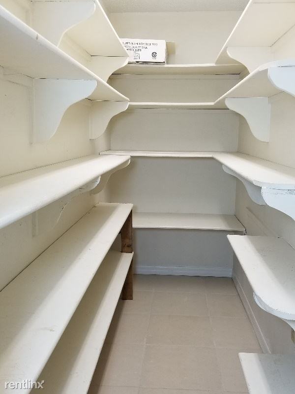 512 E Washington St - Photo 3 of 3