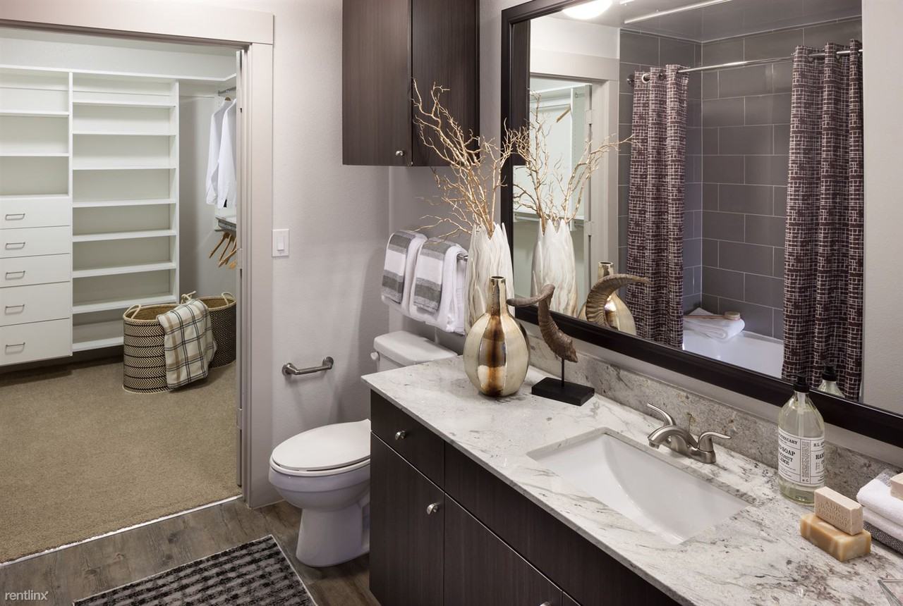 1419 Montrose Blvd - Photo 2 of 7