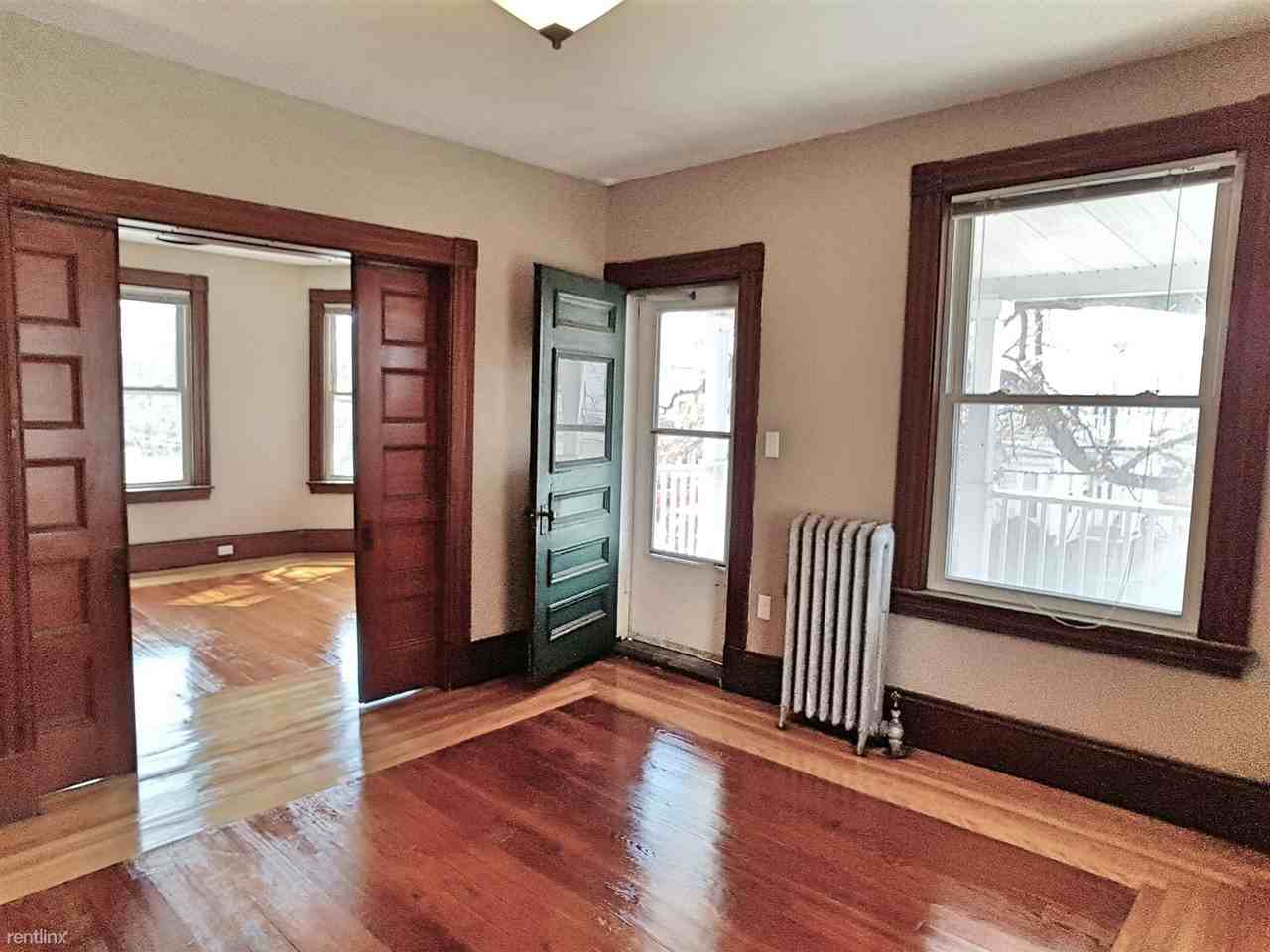 178 Robbins St - Photo 2 of 5