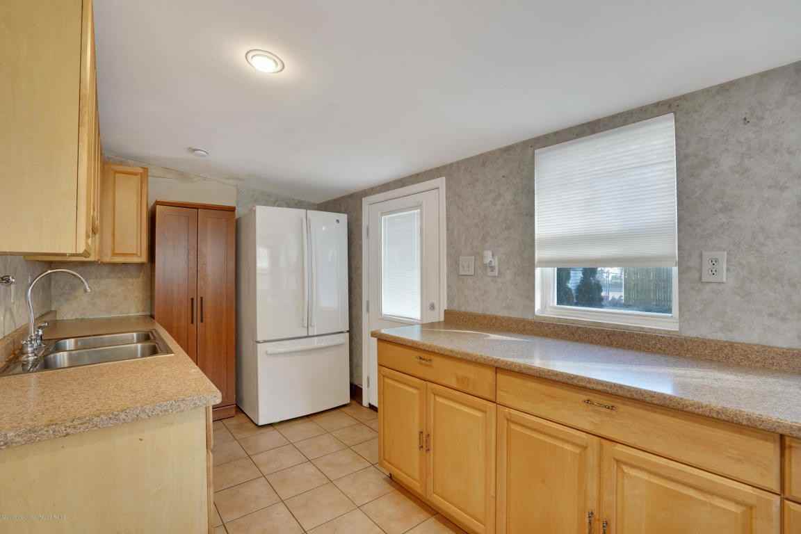 5 Locust St - Photo 2 of 12