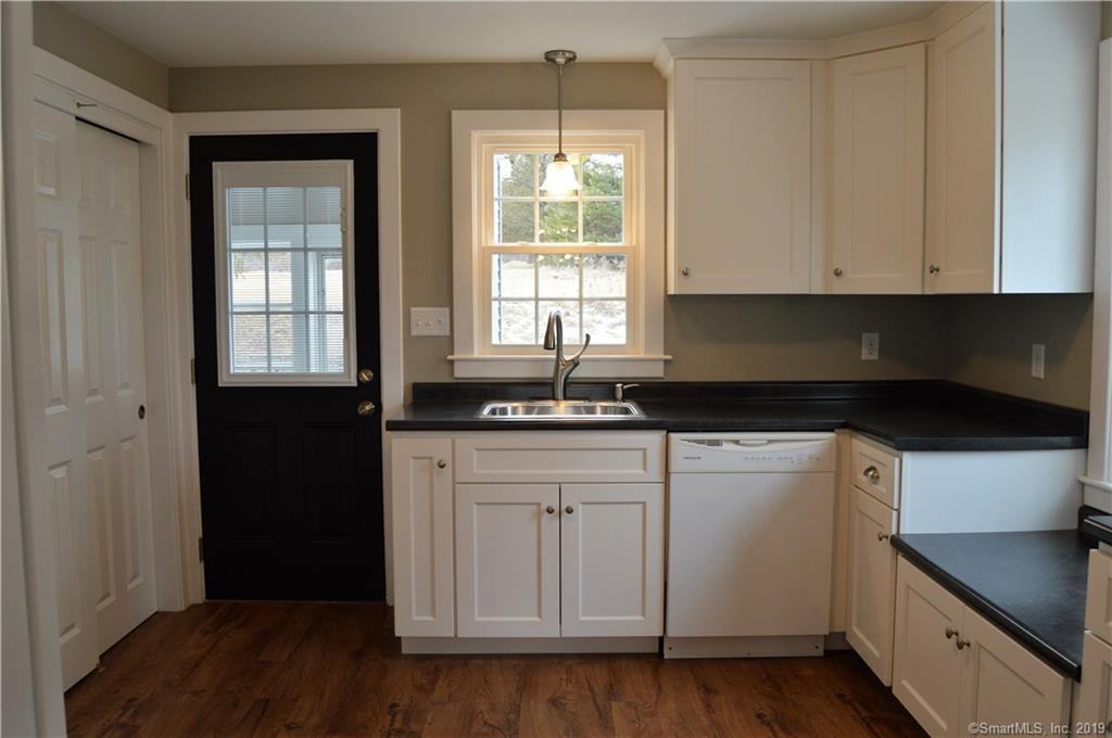 637 Hartford Rd - Photo 2 of 13