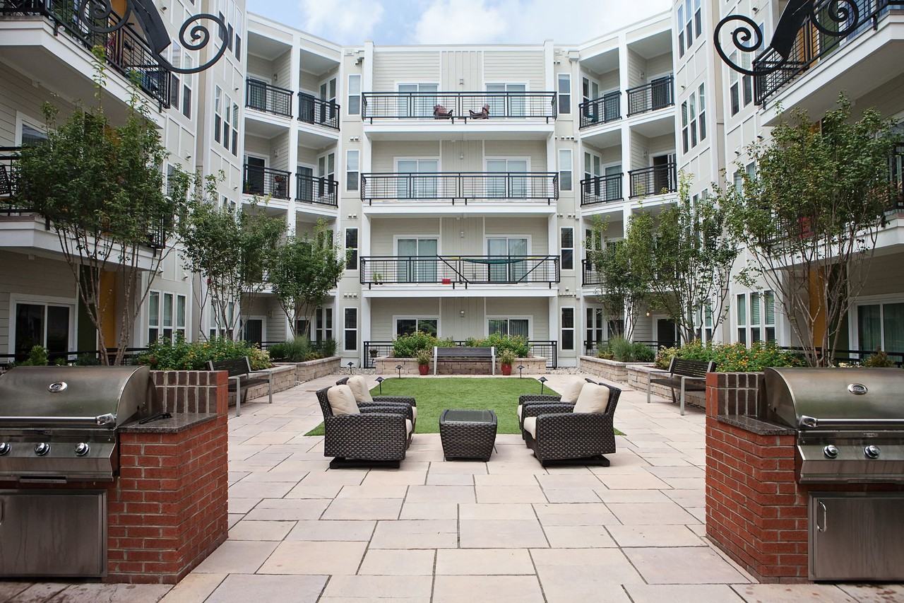 927 West Morgan - Photo 7 of 16