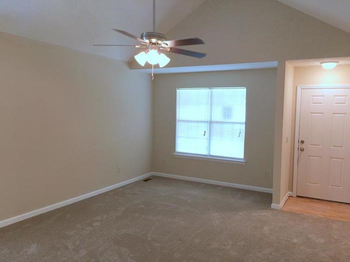 136 Twin Oaks Ln - Photo 3 of 14