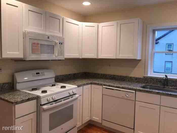 Newly Renovated 2 Bedroom 1.5 Bathroom Duplex on 1st 2nd Fl - Laundry - Rye - Photo 2 of 10