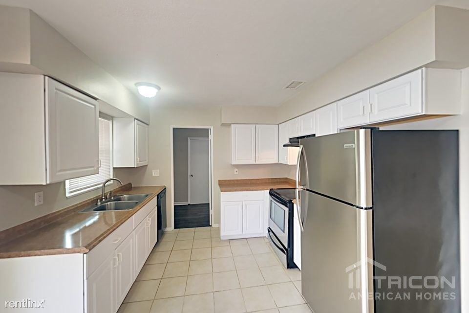 6627 27th St N - Photo 3 of 13